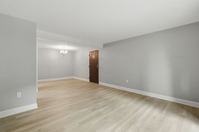 405 Franklin Crossing Road 405, Franklin, MA 02038