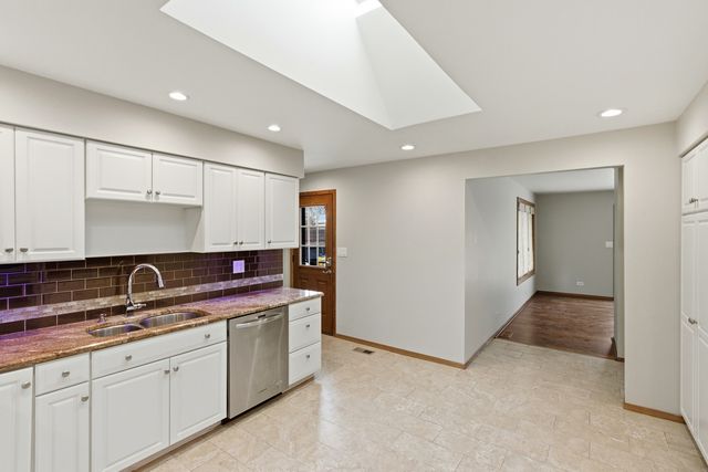 581 Victoria Lane, Wood Dale, IL 60191