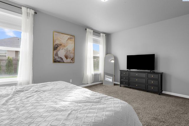 8205 Fernow St, West Richland, WA 99353