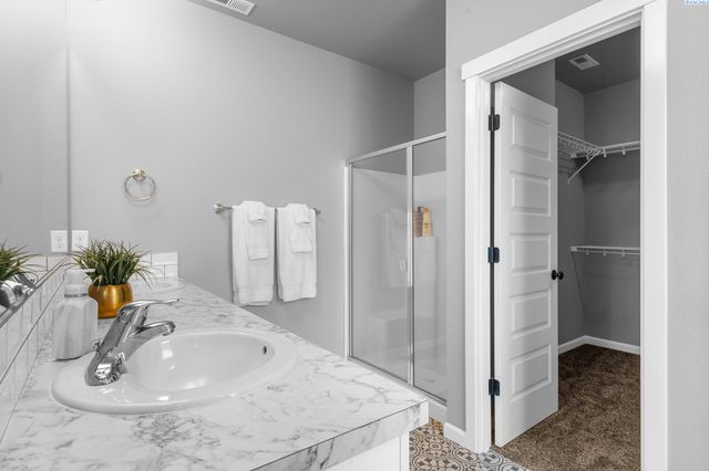 8205 Fernow St, West Richland, WA 99353