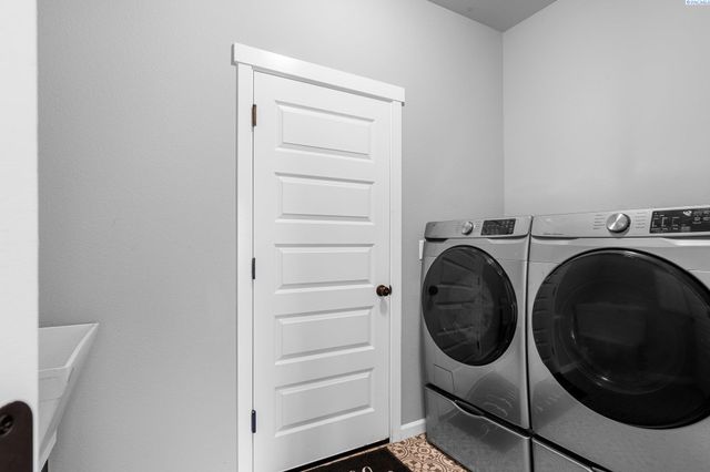 8205 Fernow St, West Richland, WA 99353