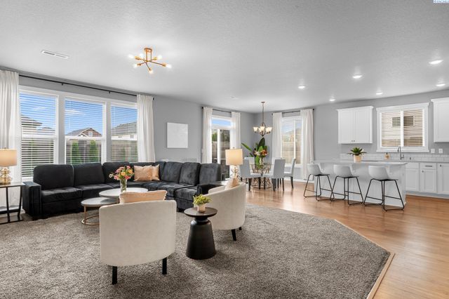 8205 Fernow St, West Richland, WA 99353