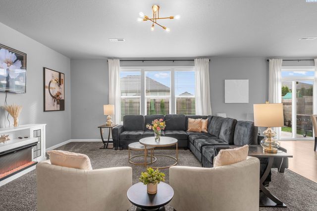 8205 Fernow St, West Richland, WA 99353