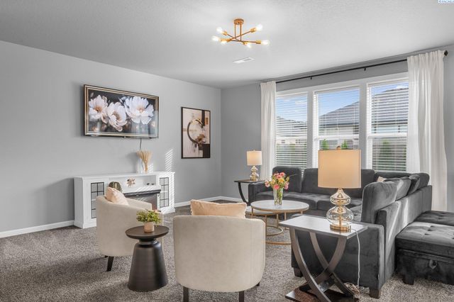 8205 Fernow St, West Richland, WA 99353