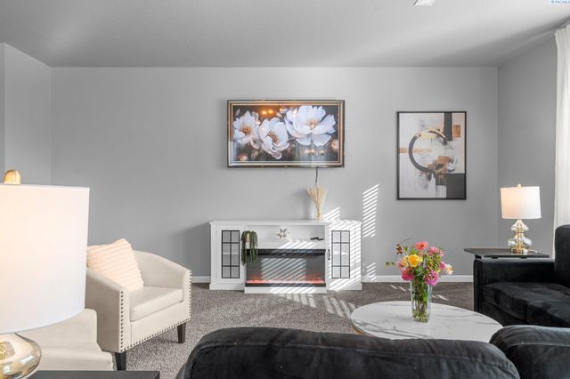 8205 Fernow St, West Richland, WA 99353