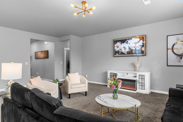 8205 Fernow St, West Richland, WA 99353