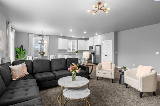 8205 Fernow St, West Richland, WA 99353