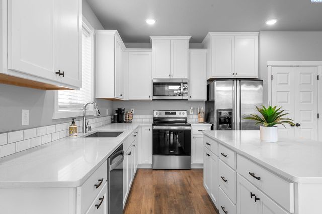 8205 Fernow St, West Richland, WA 99353