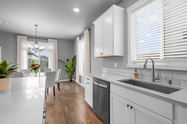 8205 Fernow St, West Richland, WA 99353