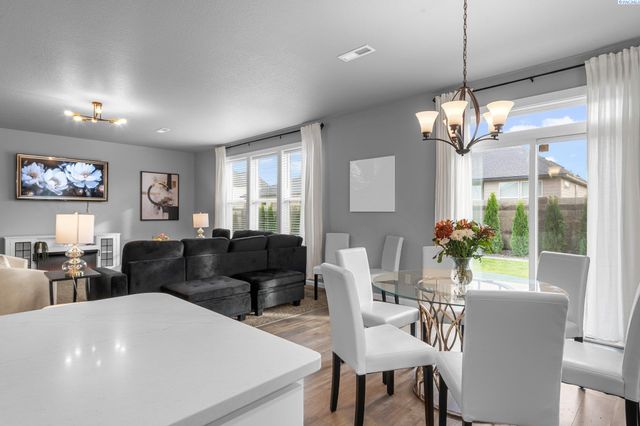 8205 Fernow St, West Richland, WA 99353