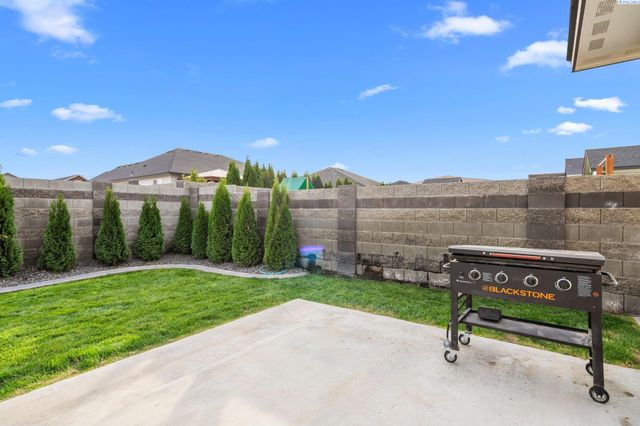 8205 Fernow St, West Richland, WA 99353