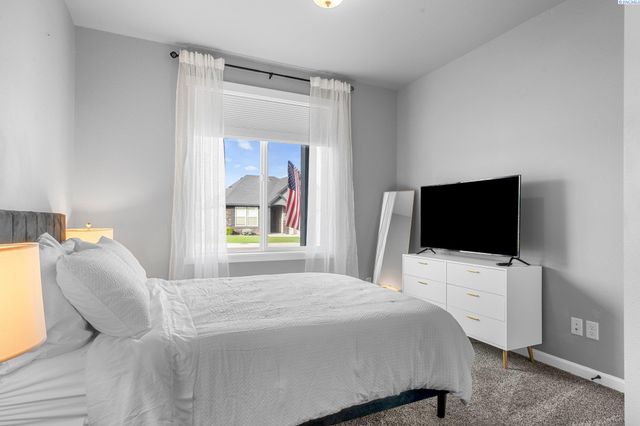 8205 Fernow St, West Richland, WA 99353