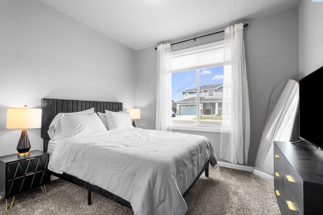 8205 Fernow St, West Richland, WA 99353