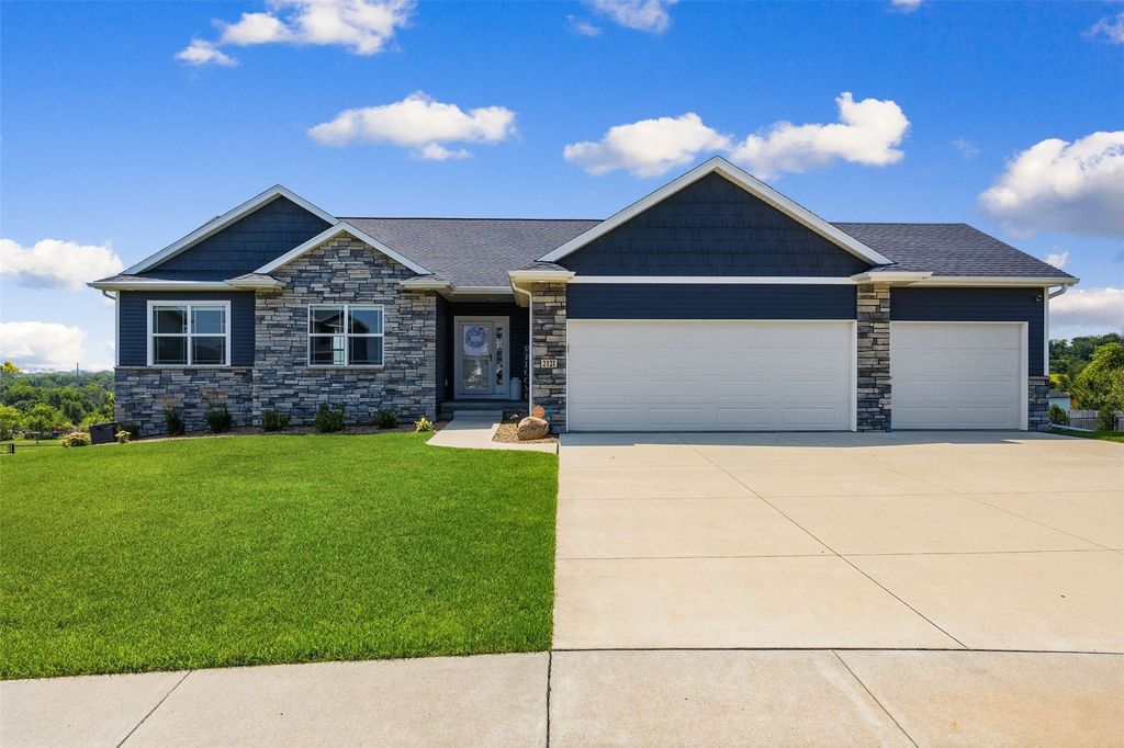 2121 Wycliffe Court SW, Cedar Rapids, IA 52404