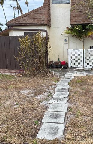 2963 Genoa Pl B, West Palm Beach, FL 33406