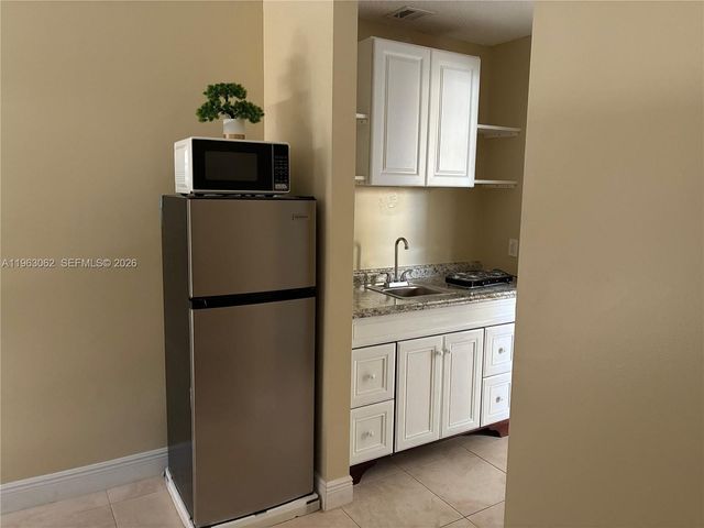 2963 Genoa Pl B, West Palm Beach, FL 33406