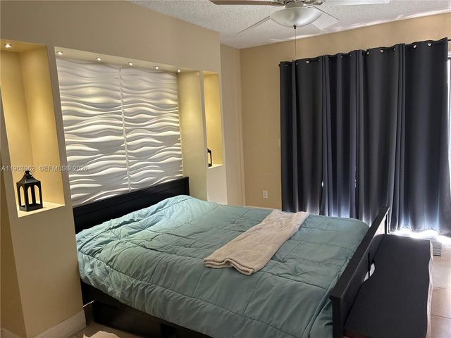 2963 Genoa Pl B, West Palm Beach, FL 33406