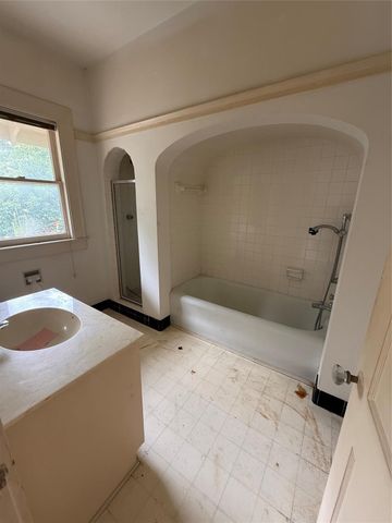 2139 Quenby Street, Houston, TX 77005