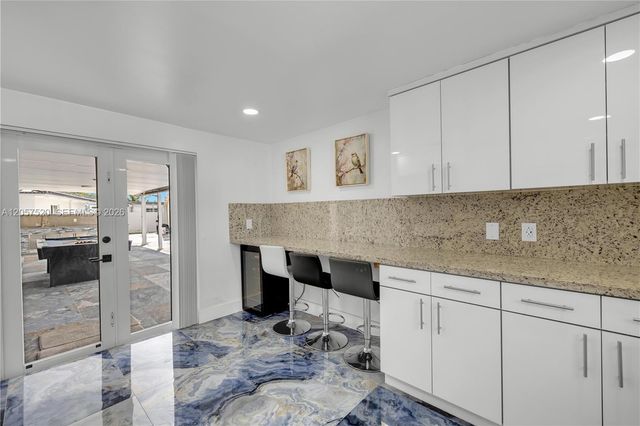 10350 SW 48th St 1, Miami, FL 33165
