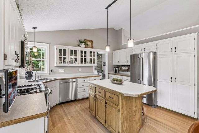 2945 Costa Lane, Little Canada, MN 55117