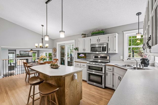 2945 Costa Lane, Little Canada, MN 55117