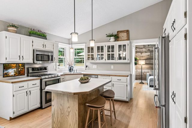 2945 Costa Lane, Little Canada, MN 55117