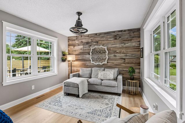 2945 Costa Lane, Little Canada, MN 55117