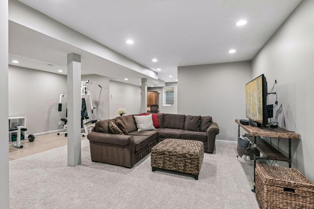 2945 Costa Lane, Little Canada, MN 55117