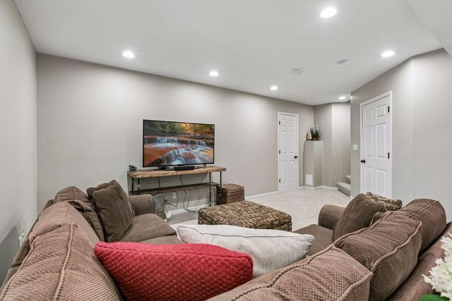 2945 Costa Lane, Little Canada, MN 55117