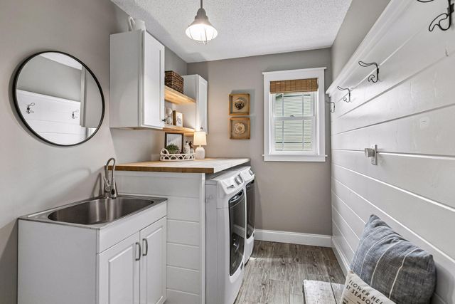 2945 Costa Lane, Little Canada, MN 55117