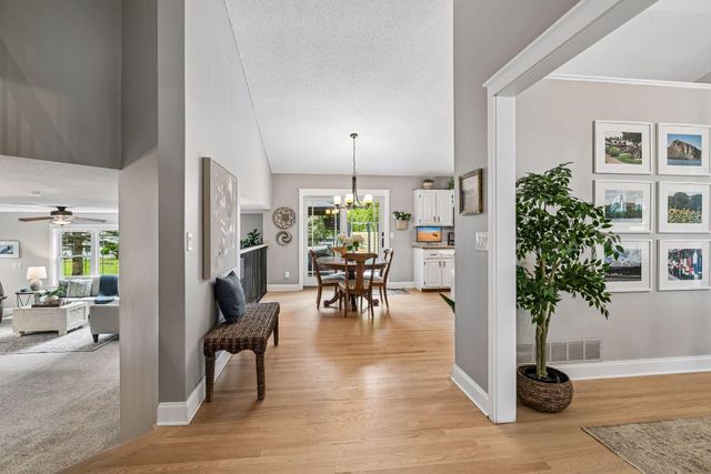 2945 Costa Lane, Little Canada, MN 55117