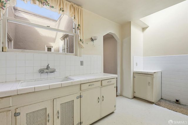 619 Cayuga Avenue, San Francisco, CA 94112