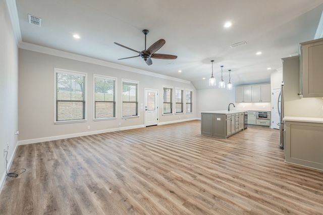 105 Easy Street, Glen Rose, TX 76043