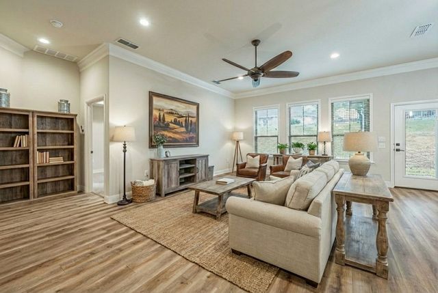 105 Easy Street, Glen Rose, TX 76043