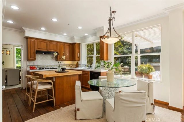 5985 Vista De La Luz, Woodland Hills, CA 91367