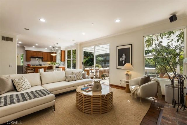 5985 Vista De La Luz, Woodland Hills, CA 91367