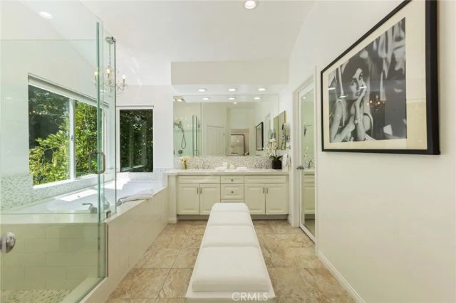 5985 Vista De La Luz, Woodland Hills, CA 91367