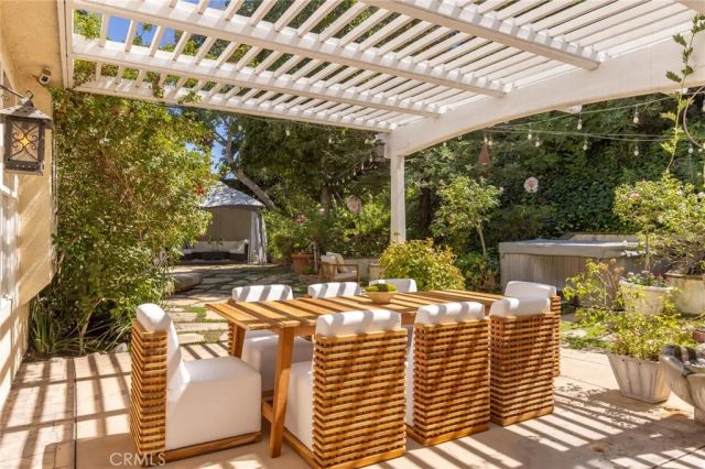 5985 Vista De La Luz, Woodland Hills, CA 91367