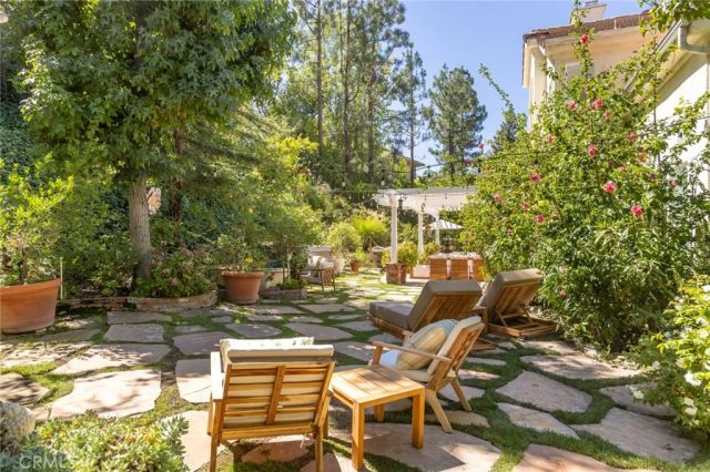 5985 Vista De La Luz, Woodland Hills, CA 91367