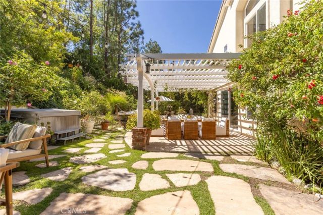 5985 Vista De La Luz, Woodland Hills, CA 91367