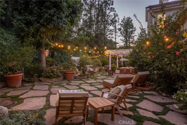 5985 Vista De La Luz, Woodland Hills, CA 91367