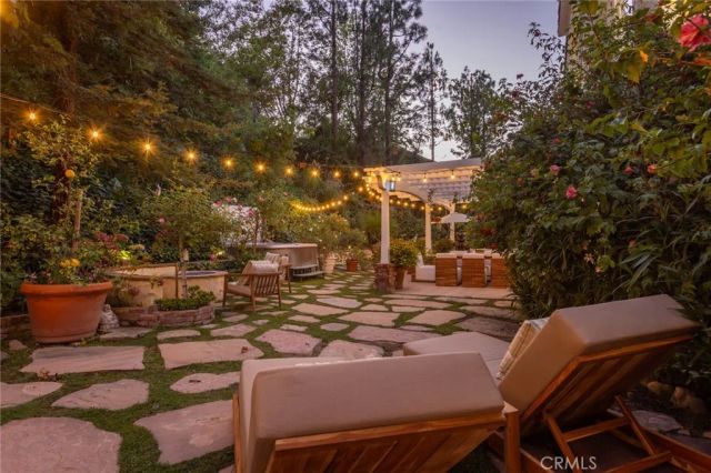 5985 Vista De La Luz, Woodland Hills, CA 91367