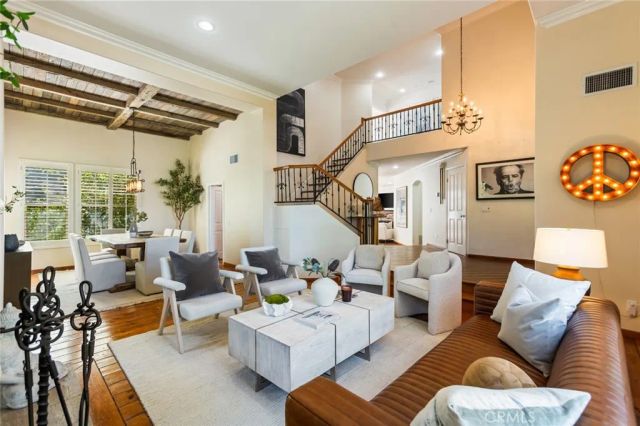 5985 Vista De La Luz, Woodland Hills, CA 91367