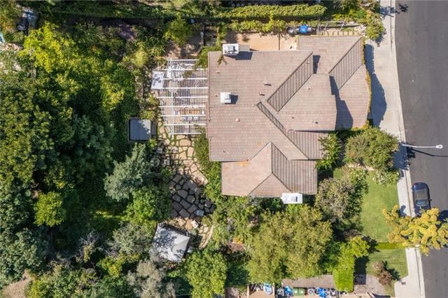 5985 Vista De La Luz, Woodland Hills, CA 91367