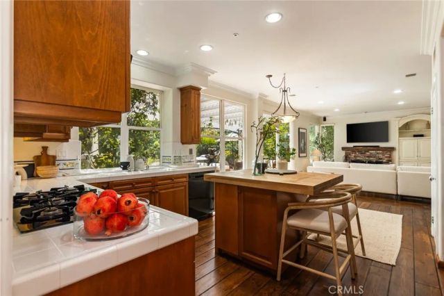 5985 Vista De La Luz, Woodland Hills, CA 91367