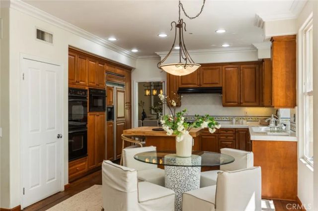 5985 Vista De La Luz, Woodland Hills, CA 91367