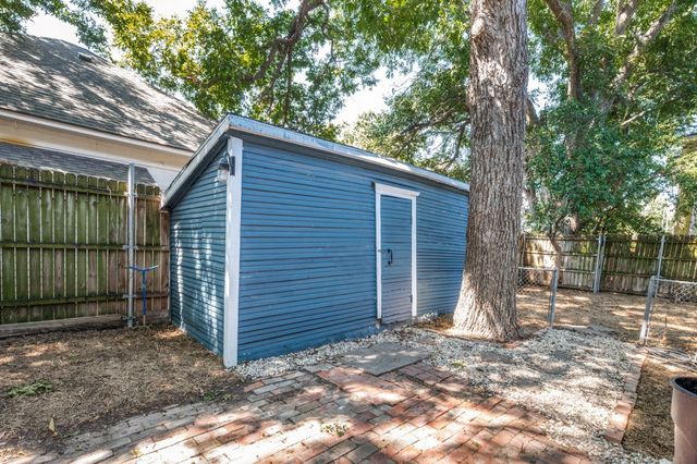 415 W Franklin Street, Waxahachie, TX 75165