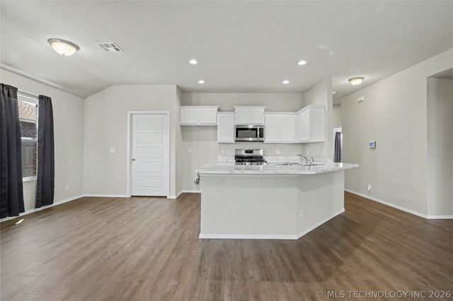 7429 E 158th Street S, Bixby, OK 74008
