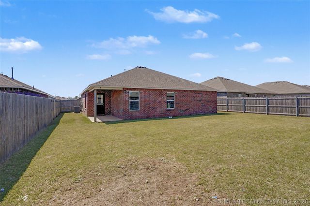 7429 E 158th Street S, Bixby, OK 74008