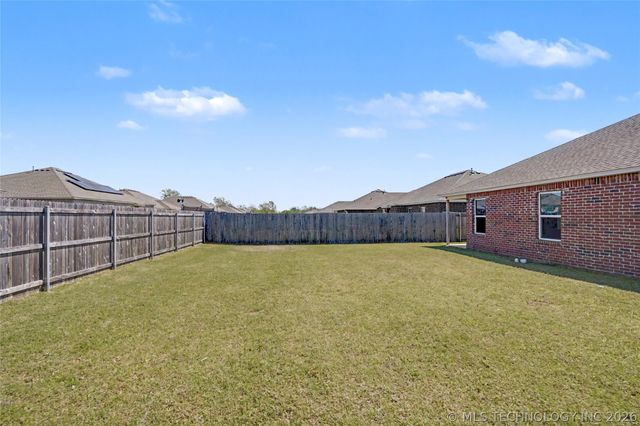7429 E 158th Street S, Bixby, OK 74008